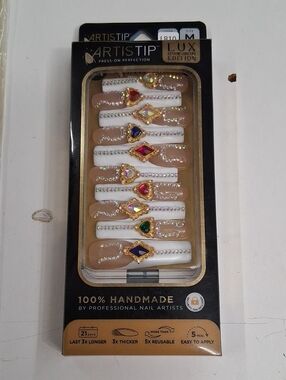 artis ARTISTIP Black Press-On Nail Packaging